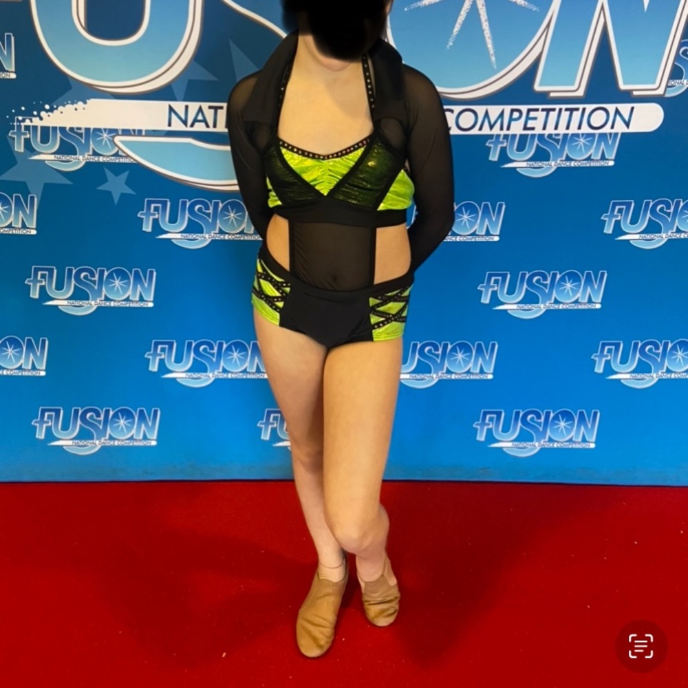 Sassy jazz costume.  Size CXL.  Green and black.  Shines on stage!!!